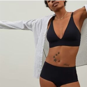 NWOT Everlane triangle invisible bra
